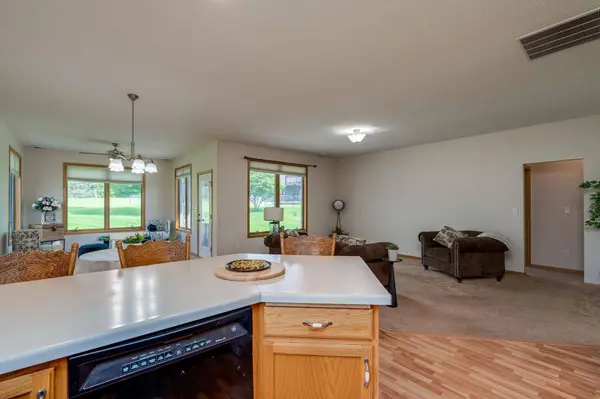 416 Buckshot CT, Kenyon, MN 55946