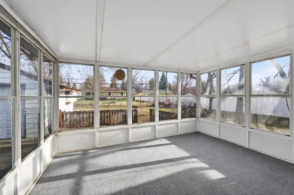 121 Roselawn AVE E, Maplewood, MN 55117