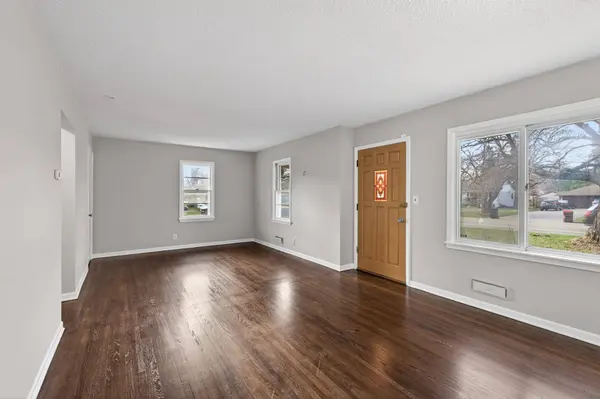 121 Roselawn AVE E, Maplewood, MN 55117