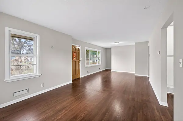 121 Roselawn AVE E, Maplewood, MN 55117