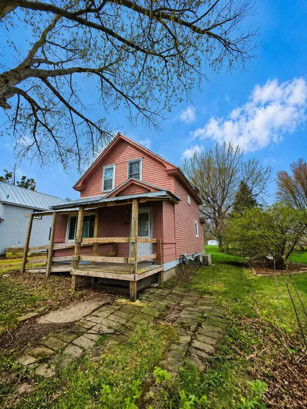 306 S Redwood ST, Winthrop, MN 55396