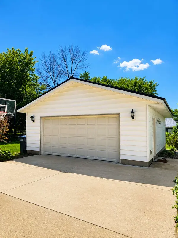 809 Home ST, Kenyon, MN 55946