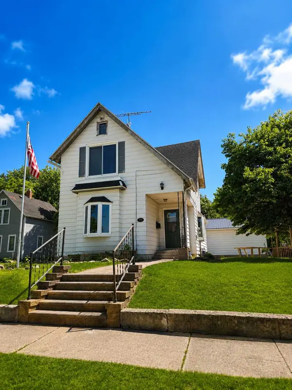 809 Home ST, Kenyon, MN 55946