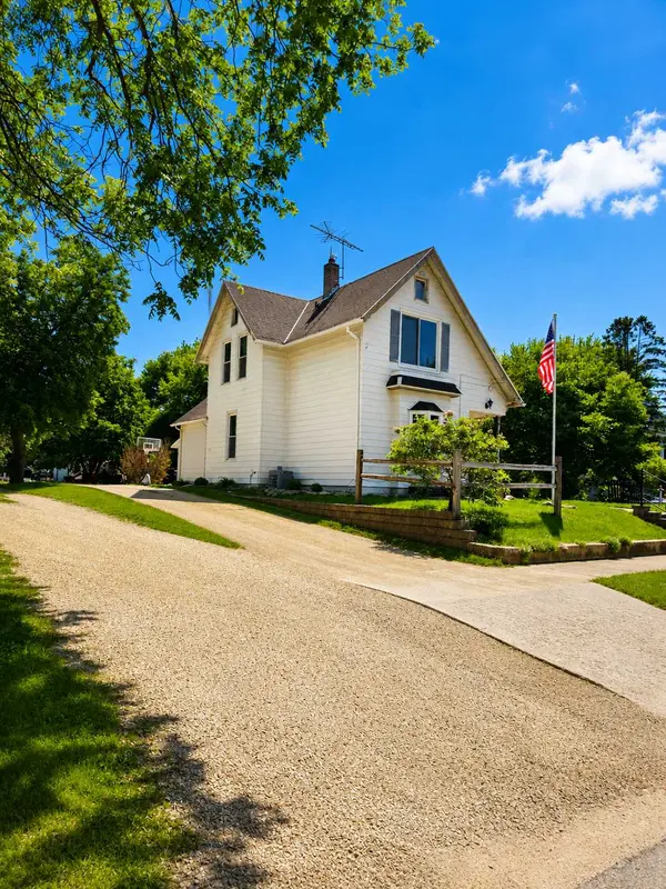 809 Home ST, Kenyon, MN 55946