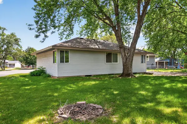 2901 114th AVE NW, Coon Rapids, MN 55433