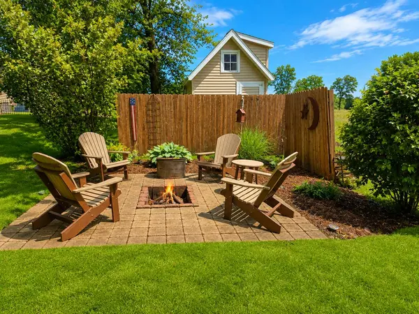 101 Anglewood DR, Kenyon, MN 55946