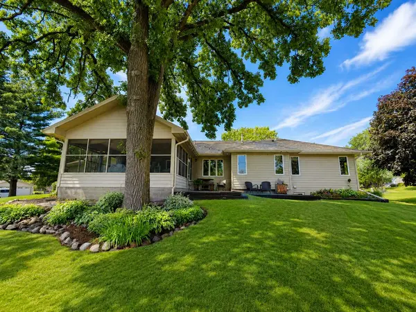 101 Anglewood DR, Kenyon, MN 55946