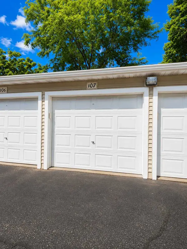 875 Bahls DR #107, Hastings, MN 55033