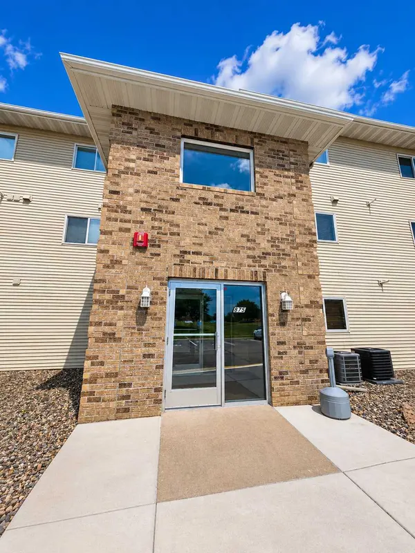 875 Bahls DR #107, Hastings, MN 55033