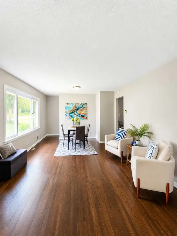 121 Roselawn AVE E, Maplewood, MN 55117