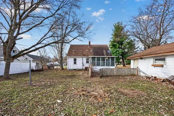 121 Roselawn AVE E, Maplewood, MN 55117