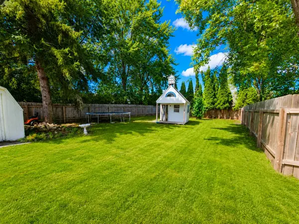 416 1st ST, Kenyon, MN 55946