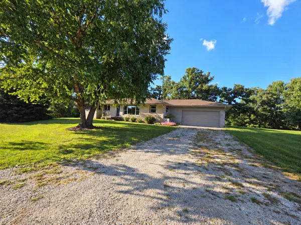 65176 120th AVE, Claremont, MN 55924