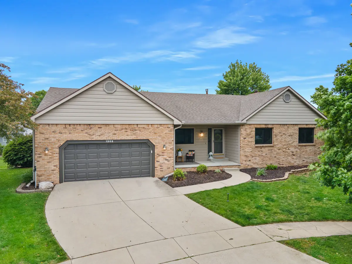 1202 Kenneth Dr, Bloomington, IL 61704-2538
