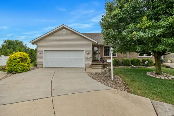 100 Marvin Ct, Metamora, IL 61548-8607