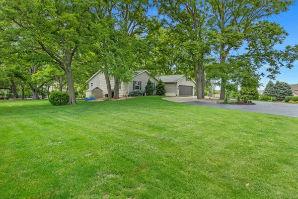 1297 N Forrest Dr, Metamora, IL 61548-9439
