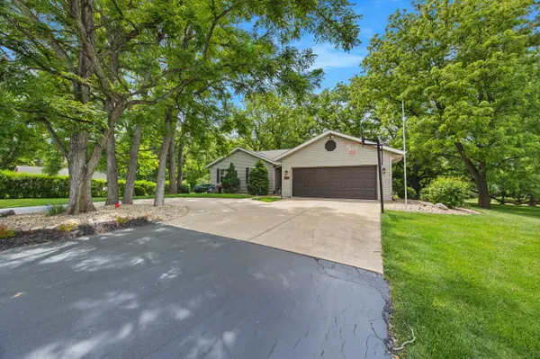 1297 N Forrest Dr, Metamora, IL 61548-9439