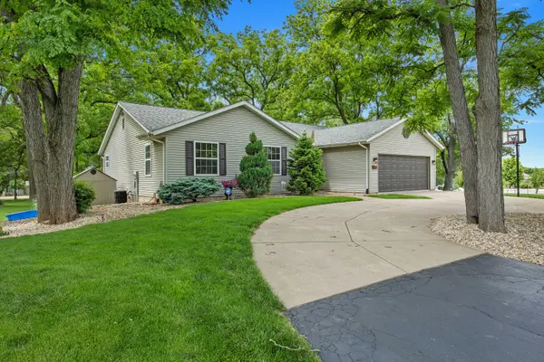 1297 N Forrest Dr, Metamora, IL 61548-9439