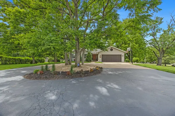 1297 N Forrest Dr, Metamora, IL 61548-9439