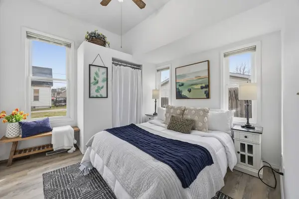 910 N Mason ST, Bloomington, IL 61701