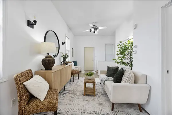 910 N Mason ST, Bloomington, IL 61701