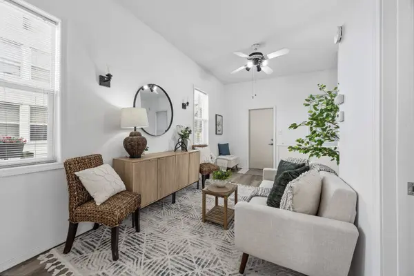 910 N Mason ST, Bloomington, IL 61701