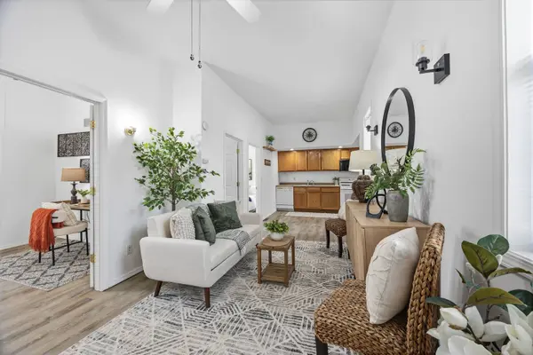 910 N Mason Street, Bloomington, IL 61701