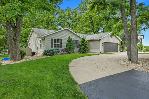 1297 N Forrest DR, Metamora, IL 61548