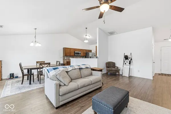 8112 Elsen RDG, Avon, IN 46123