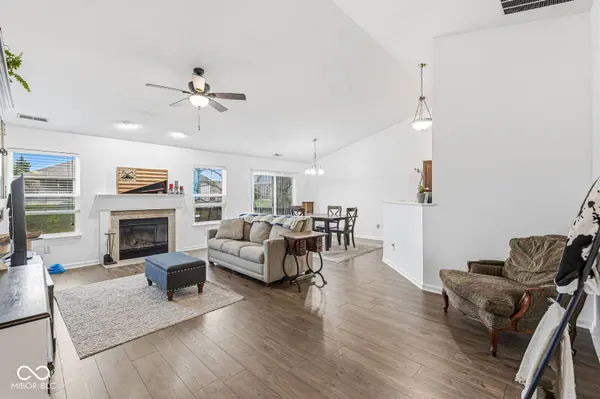 8112 Elsen RDG, Avon, IN 46123