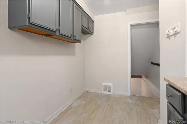 9145 Mettetal PARK, Detroit, MI 48228