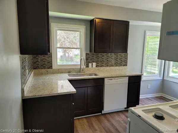 24708 Stanford ST, Dearborn Heights, MI 48125