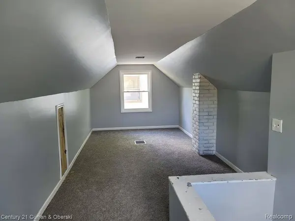 24708 Stanford ST, Dearborn Heights, MI 48125