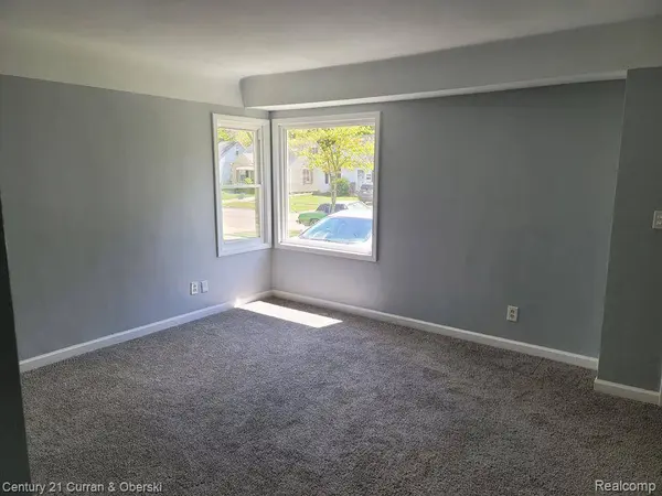 24708 Stanford ST, Dearborn Heights, MI 48125