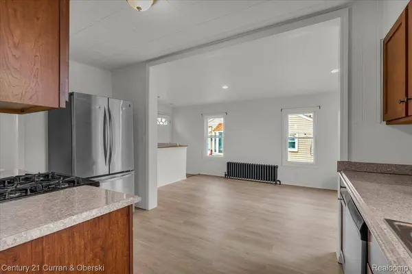 5580 S Merriman RD, Wayne, MI 48184