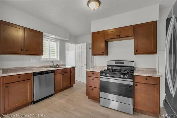 5580 S Merriman RD, Wayne, MI 48184