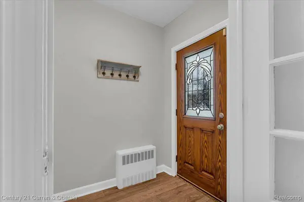 29118 Clarita ST, Livonia, MI 48152