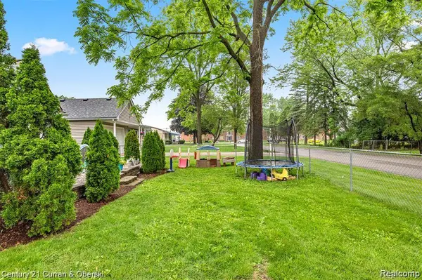 29118 Clarita ST, Livonia, MI 48152