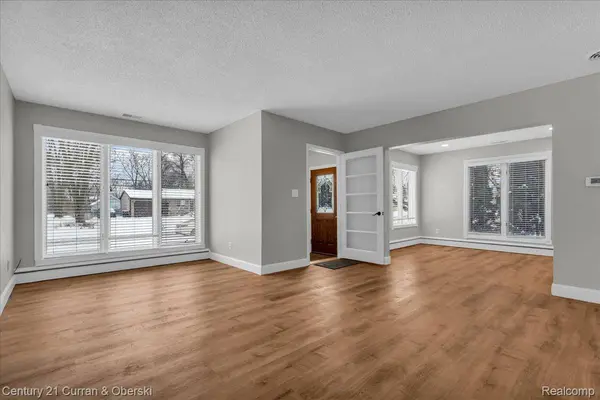 29118 Clarita ST, Livonia, MI 48152