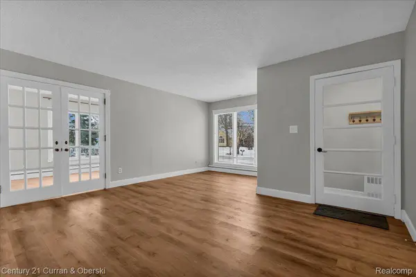 29118 Clarita ST, Livonia, MI 48152