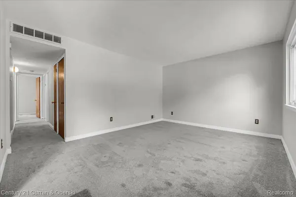 5938 Glenis ST, Taylor, MI 48180