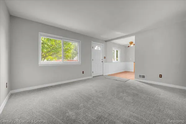 5938 Glenis ST, Taylor, MI 48180