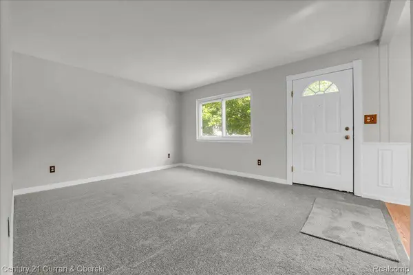 5938 Glenis ST, Taylor, MI 48180