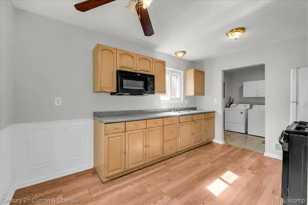 5938 Glenis ST, Taylor, MI 48180