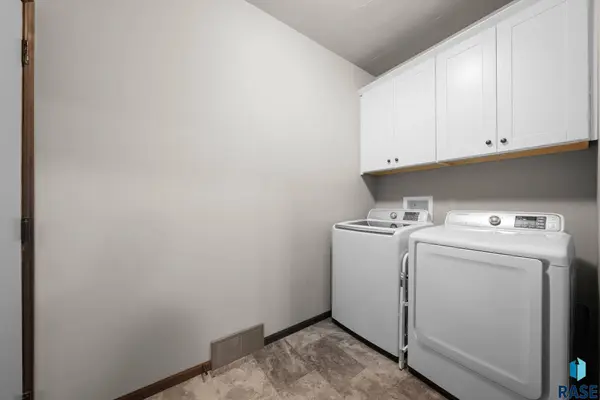 5507 S Yarrow Trl, Sioux Falls, SD 57108