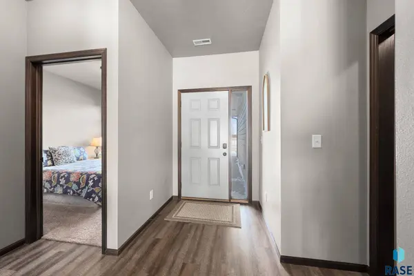5507 S Yarrow Trl, Sioux Falls, SD 57108