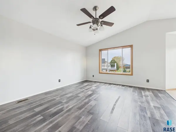 7708 W Eli Ct, Sioux Falls, SD 57106