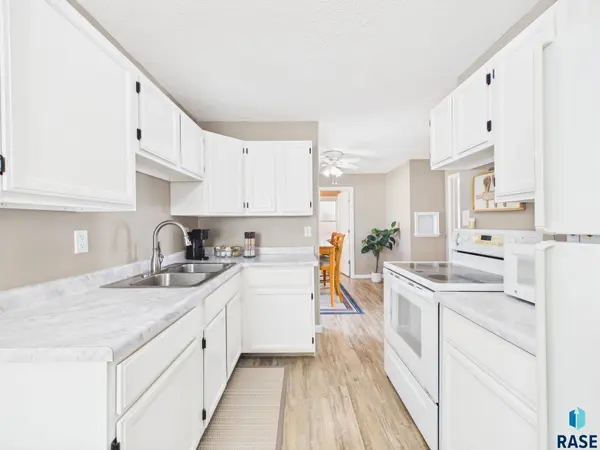 2425 S Duluth Ave, Sioux Falls, SD 57105
