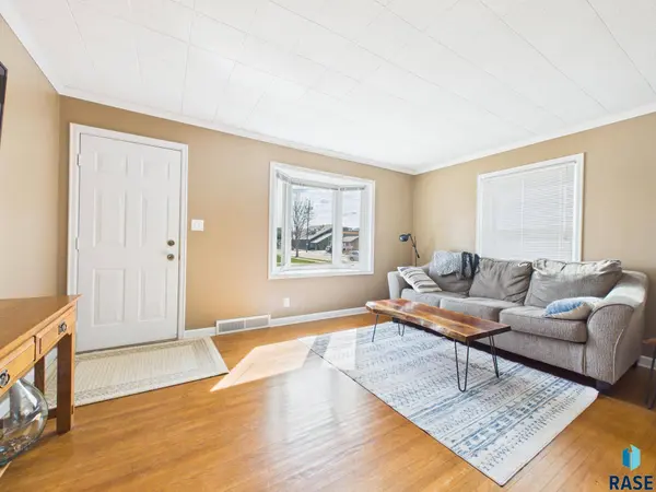 2425 S Duluth Ave, Sioux Falls, SD 57105