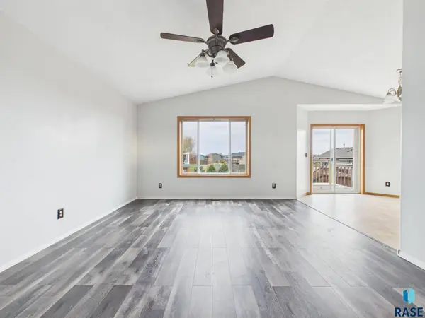 7708 W Eli Ct, Sioux Falls, SD 57106